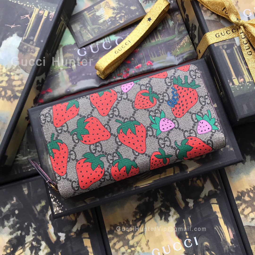 Gucci GG Wallet With Gucci Strawberry Print 573865